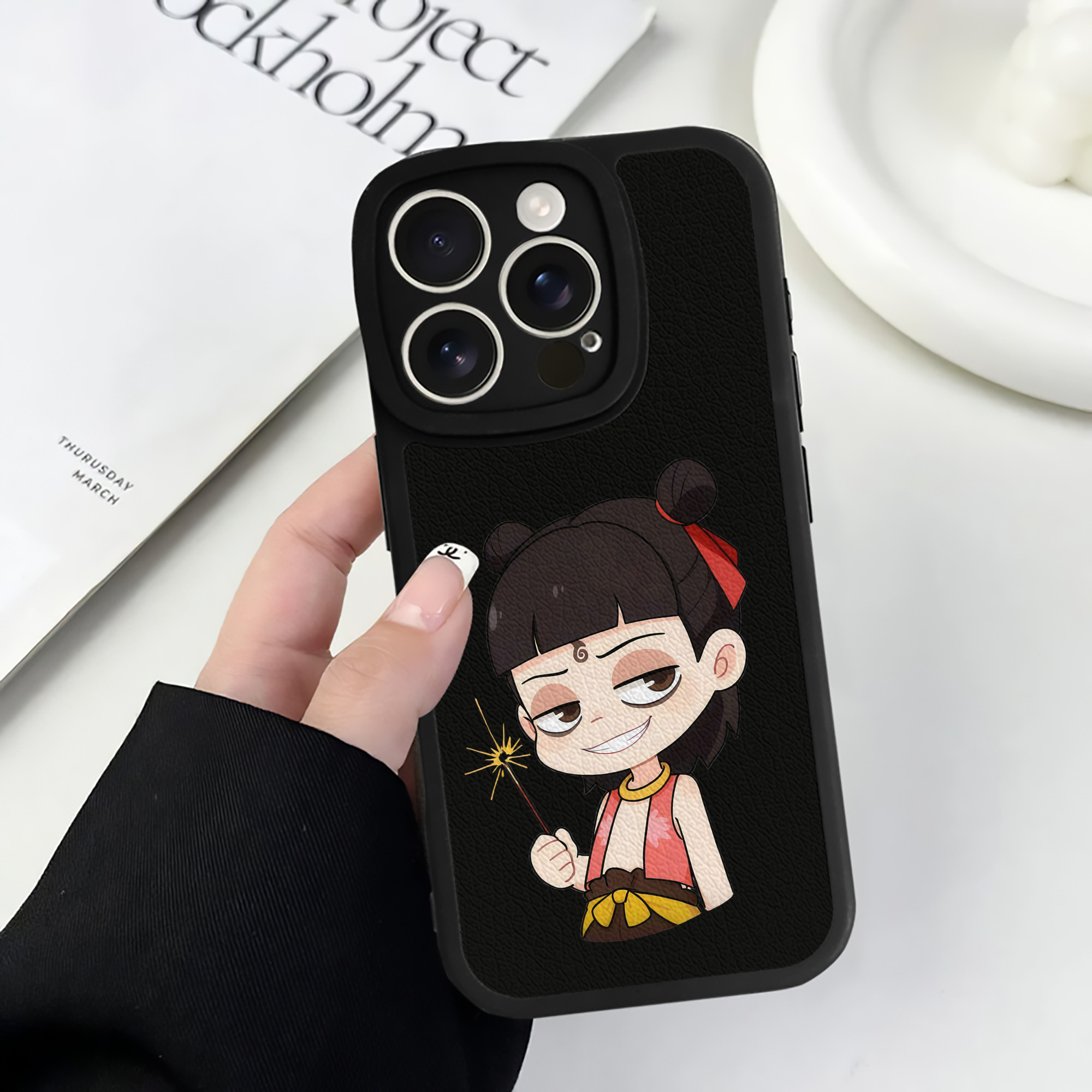 （画像用） Ne Zha 2 ナタ 魔童の大暴れ 【iPhone 16シリーズ対応】シリコンスマホケース（レザー調） 材質：シリコン